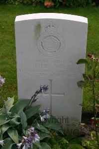 Dozinghem Military Cemetery - Fraser, P